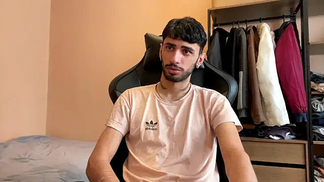 Snapshot of iendriw chatting on 11.30.25 iendriw online show from 11.30.25