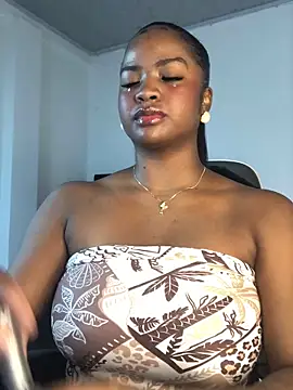 Snapshot of ValerieBlakee chatting on 05.17.26 ValerieBlakee online show from 05.17.26