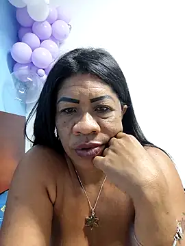 Snapshot of Tocameamor chatting on 10.27.25 Tocameamor online show from 10.27.25