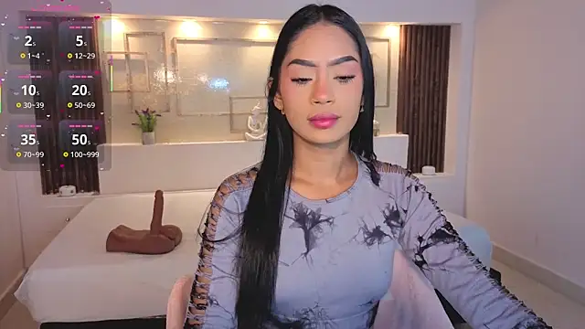 Snapshot of ChloeMoon9 chatting on 10.20.25 ChloeMoon9 online show from 10.20.25