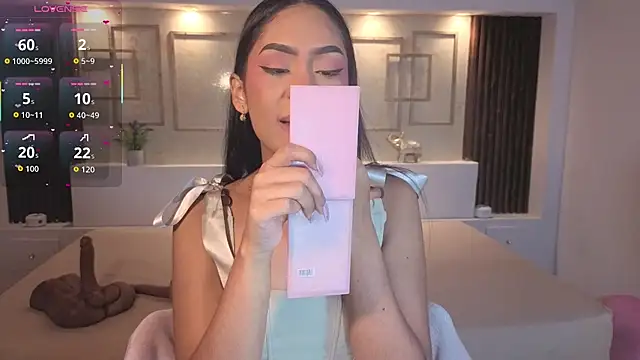 Snapshot of ChloeMoon9 chatting on 11.06.25 ChloeMoon9 online show from 11.06.25