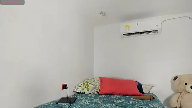 flor herrera01 online show from 02.19.26