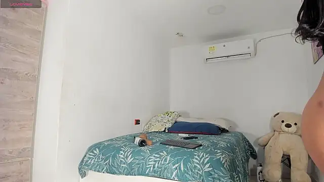 flor herrera01 online show from 02.23.26