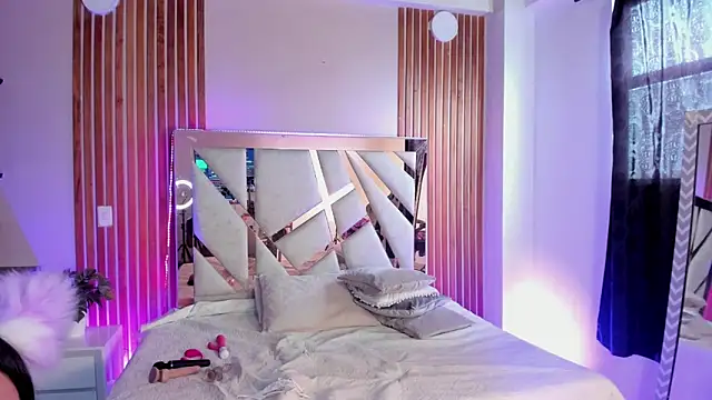 Snapshot of sweetviolet__ chatting on 03.20.25 sweetviolet online show from 03.20.25