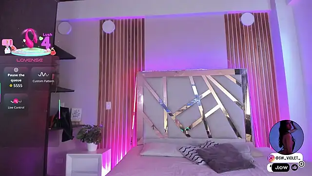 Snapshot of sweetviolet__ chatting on 11.23.25 sweetviolet online show from 11.23.25