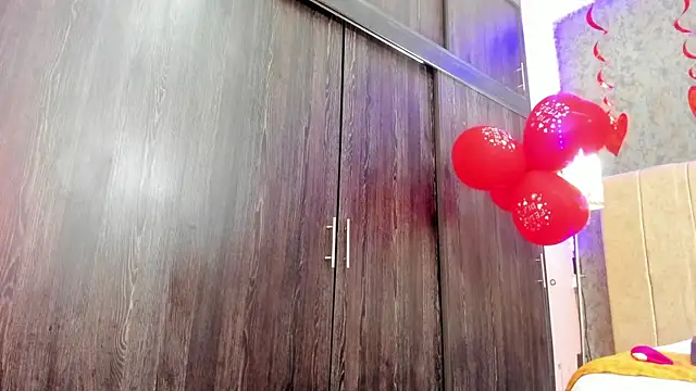 Snapshot of ava-am chatting on 09.29.25 ava-am online show from 09.29.25