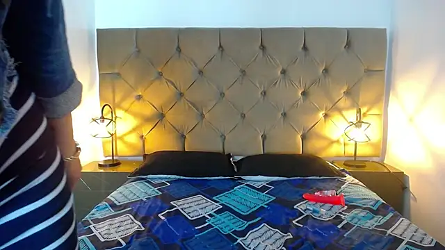 Snapshot of laura_hotties chatting on 03.21.25 laura hotties online show from 03.21.25