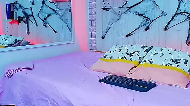 ZaraRousse online show from 10.13.25