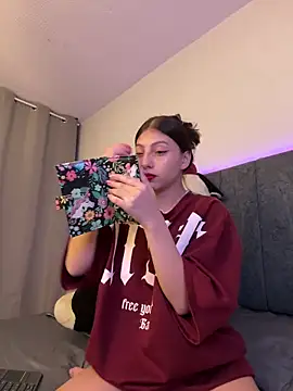 Dirty-Bunnyyy online show from 10.08.25