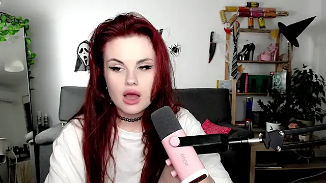 Della Ideal online show from 10.22.25