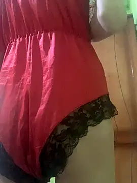 Snapshot of Femboylili chatting on 11.15.25 Femboylili online show from 11.15.25