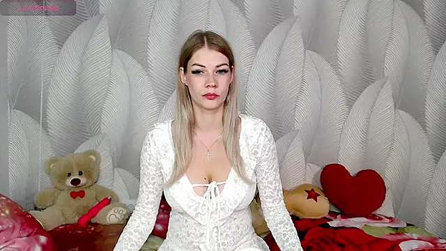 Snapshot of xAliceGoldx chatting on 10.03.25 xAliceGoldx online show from 10.03.25