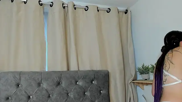 DaphneGlas online show from 01.16.26