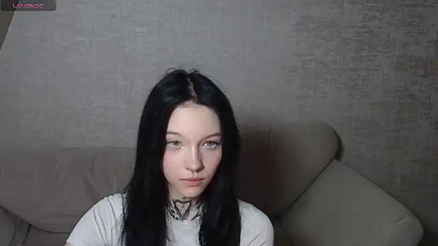 Snapshot of mefwhore chatting on 03.04.25 mefwhore online show from 03.04.25
