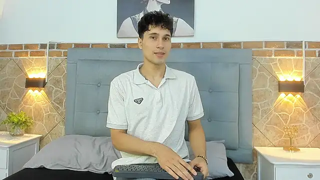 Snapshot of buddy_whitte chatting on 03.07.25 buddy whitte online show from 03.07.25