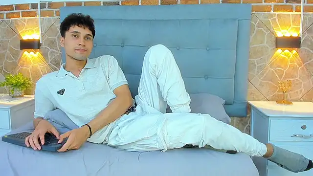 Snapshot of buddy_whitte chatting on 03.10.25 buddy whitte online show from 03.10.25