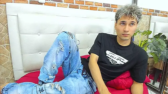 Snapshot of buddy_whitte chatting on 09.10.25 buddy whitte online show from 09.10.25