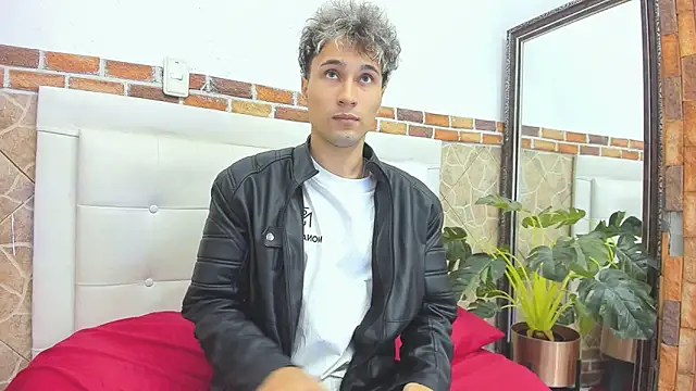 Snapshot of buddy_whitte chatting on 09.12.25 buddy whitte online show from 09.12.25