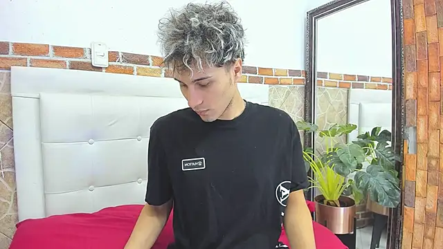 Snapshot of buddy_whitte chatting on 09.19.25 buddy whitte online show from 09.19.25