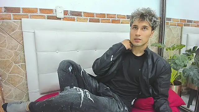 Snapshot of buddy_whitte chatting on 09.21.25 buddy whitte online show from 09.21.25