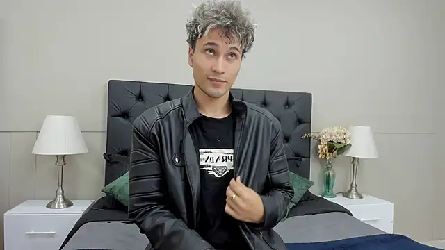 Snapshot of buddy_whitte chatting on 09.22.25 buddy whitte online show from 09.22.25