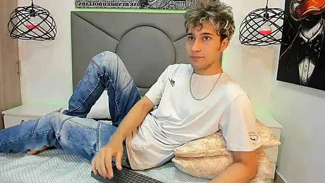 Snapshot of buddy_whitte chatting on 10.27.25 buddy whitte online show from 10.27.25