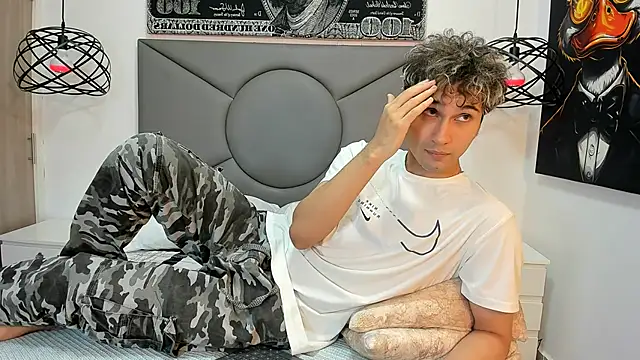 Snapshot of buddy_whitte chatting on 10.28.25 buddy whitte online show from 10.28.25