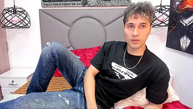 Snapshot of buddy_whitte chatting on 11.19.25 buddy whitte online show from 11.19.25