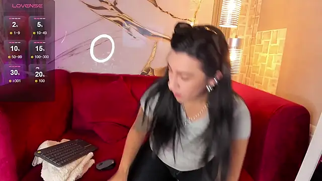 Bella williamss  online show from 11.12.25