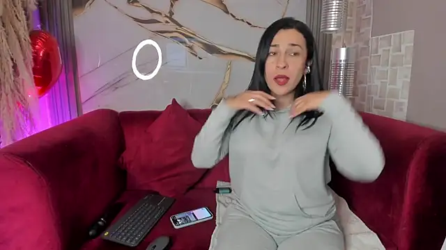 Bella williamss  online show from 11.27.25