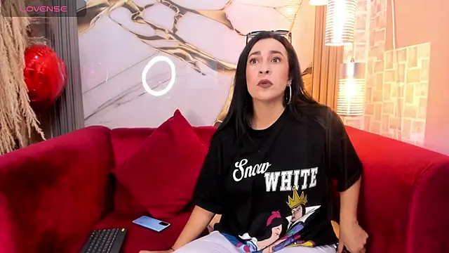 Bella williamss  online show from 12.15.25