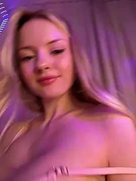 Snapshot of AngelicaaHeaven chatting on 03.20.25 AngelicaaHeaven online show from 03.20.25