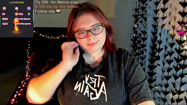 Snapshot of Lily_lu_one chatting on 10.11.25 Lily lu one online show from 10.11.25