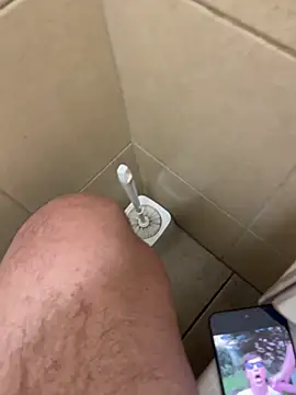 Snapshot of Alexander18edd chatting on 10.29.25 Alexander18edd online show from 10.29.25