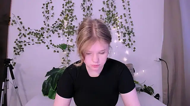 Snapshot of LaseyMoon chatting on 03.14.25 LaseyMoon online show from 03.14.25