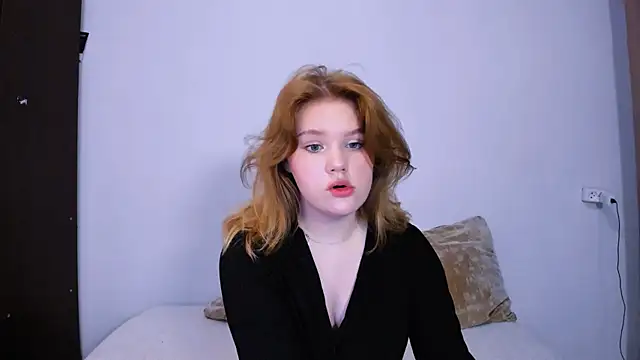 Snapshot of LaseyMoon chatting on 09.19.25 LaseyMoon online show from 09.19.25