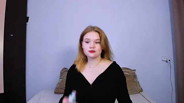 Snapshot of LaseyMoon chatting on 09.21.25 LaseyMoon online show from 09.21.25