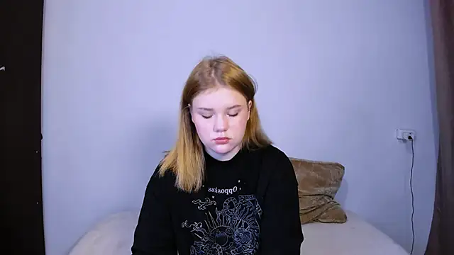 Snapshot of LaseyMoon chatting on 09.29.25 LaseyMoon online show from 09.29.25