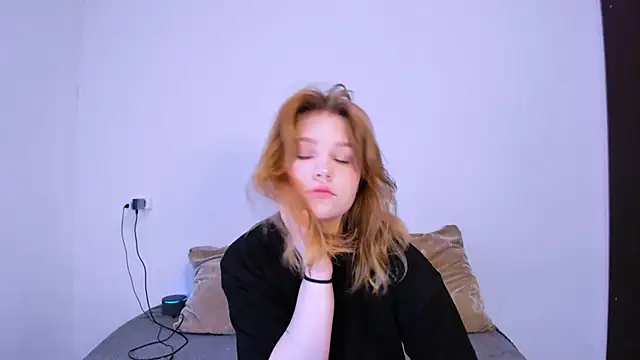 Snapshot of LaseyMoon chatting on 11.02.25 LaseyMoon online show from 11.02.25