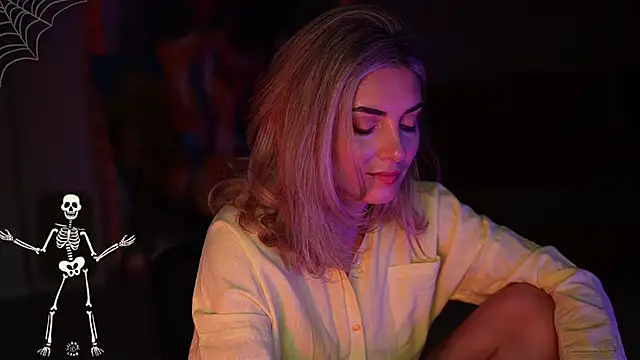 Snapshot of _Allie_ chatting on 10.26.25 Allie online show from 10.26.25