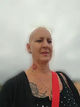 Snapshot of Emma_Milf25 chatting on 04.30.26 Emma Milf25 online show from 04.30.26