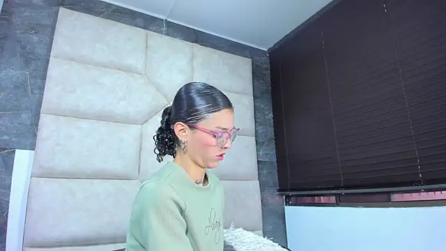 Vaiolett Smith online show from 04.13.26