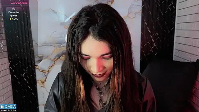 Snapshot of MaeveKuro chatting on 04.27.26 MaeveKuro online show from 04.27.26