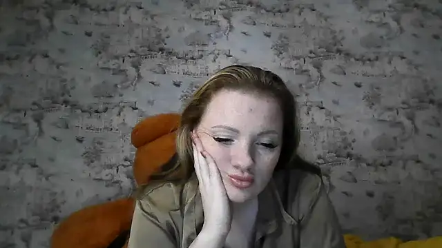 Snapshot of Eveline_May chatting on 11.24.25 Eveline May online show from 11.24.25