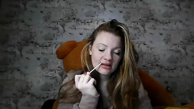 Snapshot of Eveline_May chatting on 12.15.25 Eveline May online show from 12.15.25