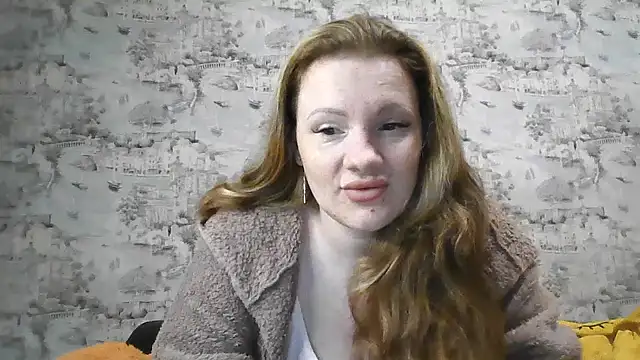 Snapshot of Eveline_May chatting on 12.22.25 Eveline May online show from 12.22.25