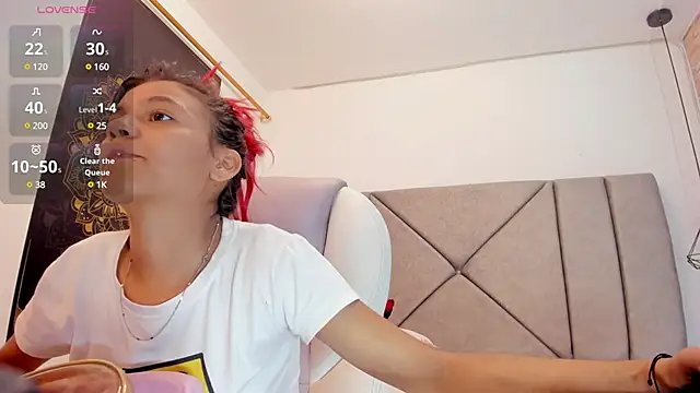 Snapshot of gime_lara chatting on 02.25.25 gime lara online show from 02.25.25