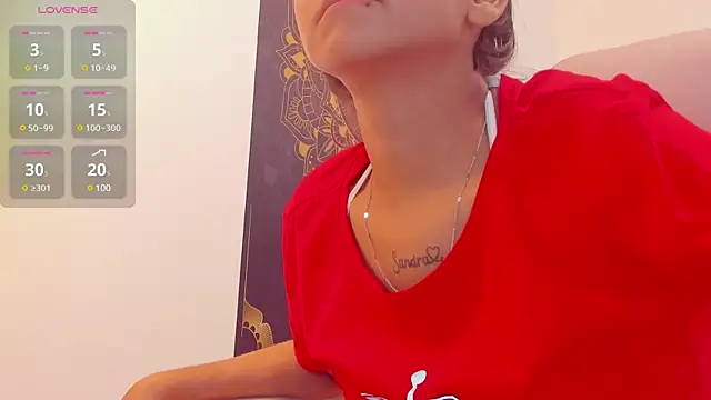 Snapshot of gime_lara chatting on 02.26.25 gime lara online show from 02.26.25