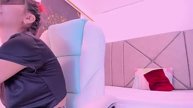 Snapshot of gime_lara chatting on 03.19.25 gime lara online show from 03.19.25