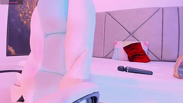 Snapshot of gime_lara chatting on 03.20.25 gime lara online show from 03.20.25